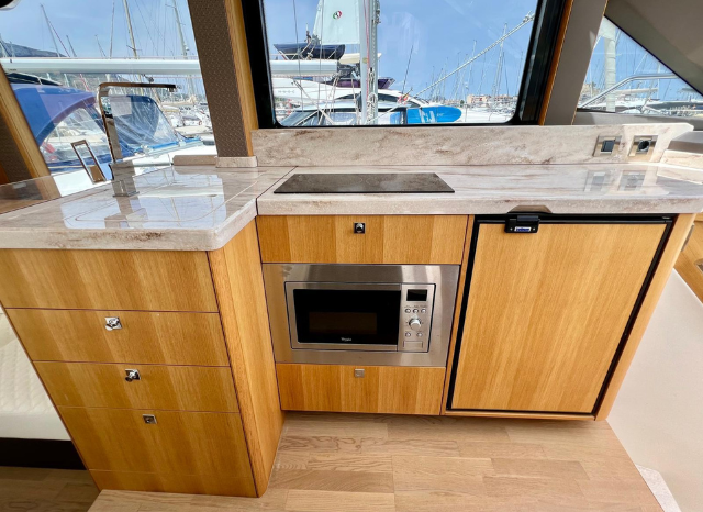 
								Galeon 400 Fly completo									