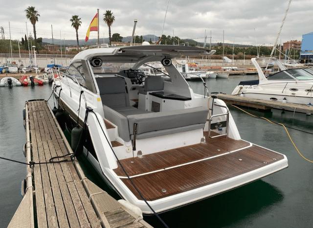 Sealine S330