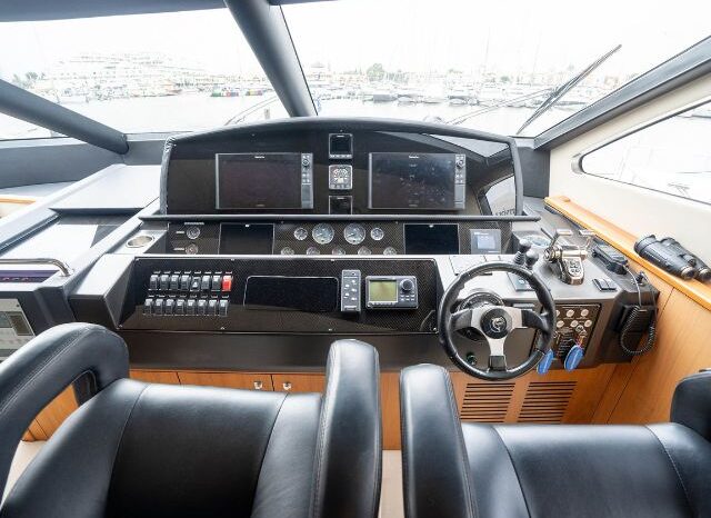 
								Sunseeker 86 Yacht completo									