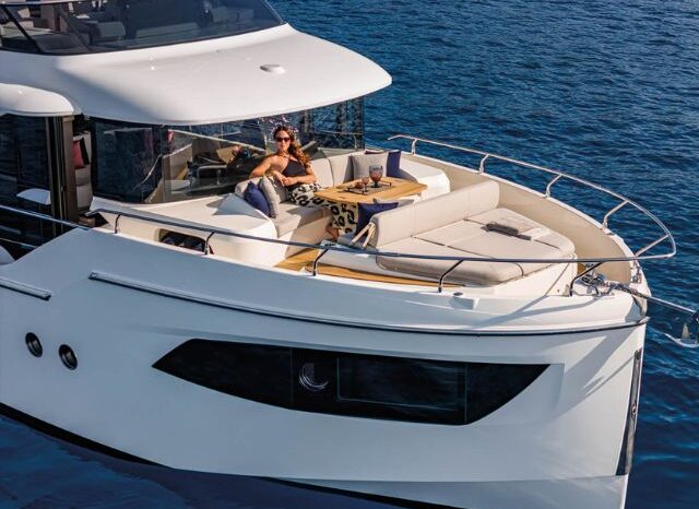 Absolute Navetta 53